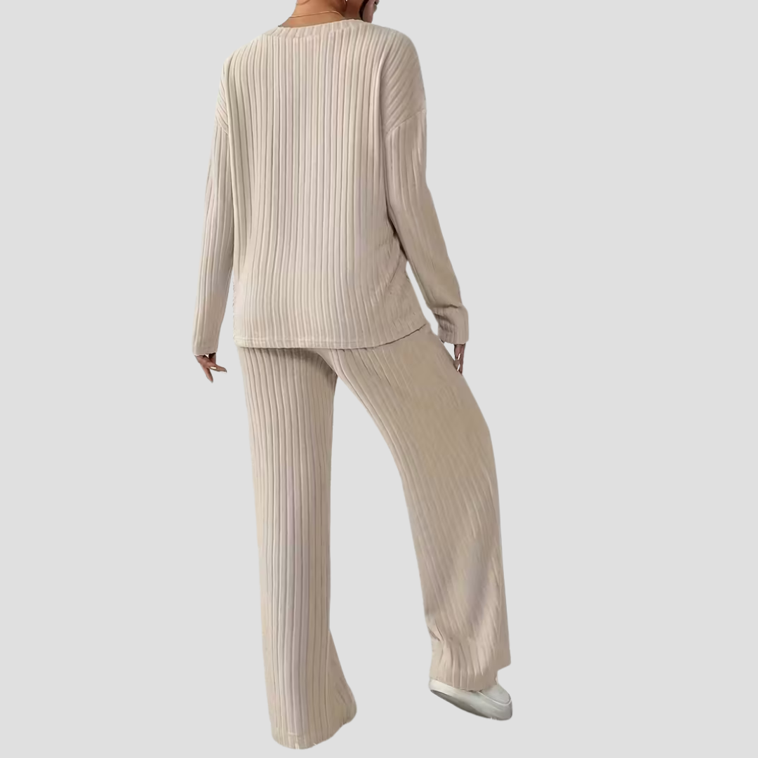 April | Cozy Lounge Set