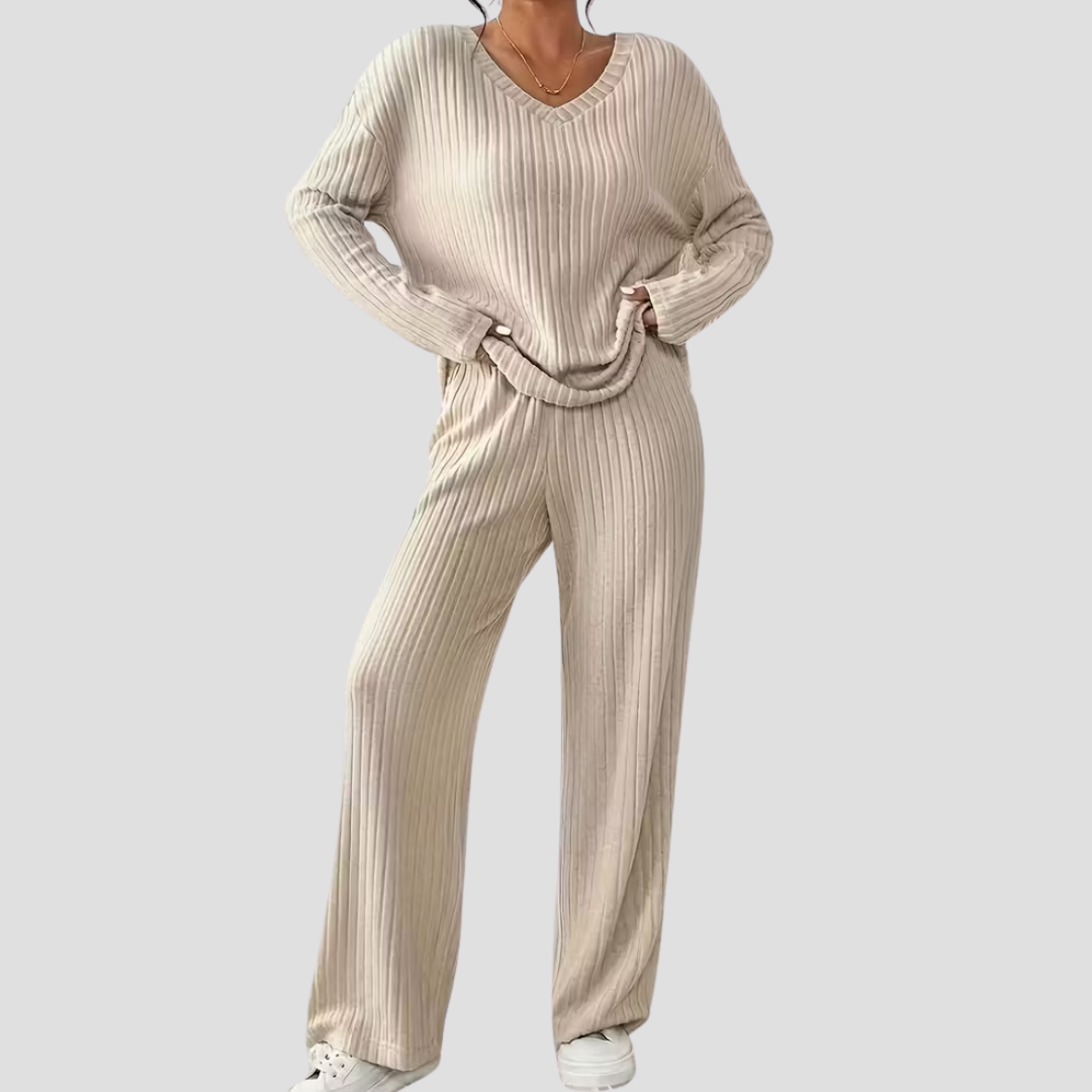 April | Cozy Lounge Set